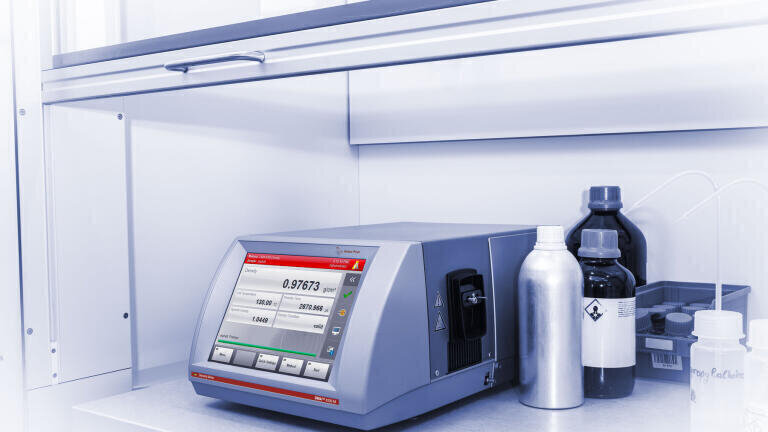 Density meter for heavy petroleum samples compliant with ASTM D4052 and ASTM D5002 - and new ASTM 8188